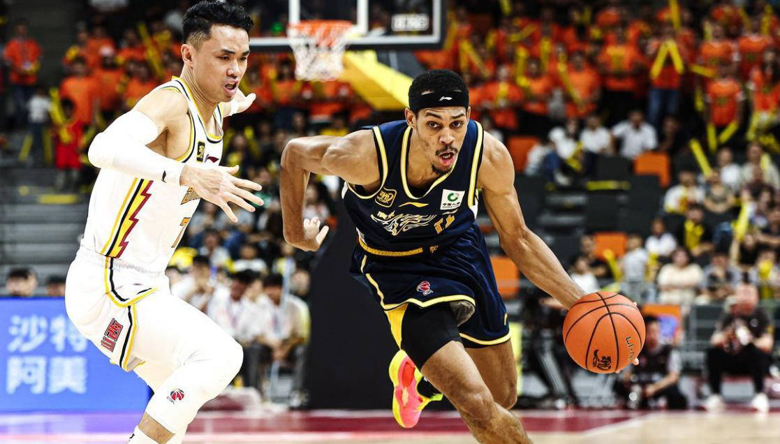 开云体育下载-包含里程碑夜广东宏远外线爆发，中超国际比赛日刷纪录，底气十足，轮换策略成焦点的词条