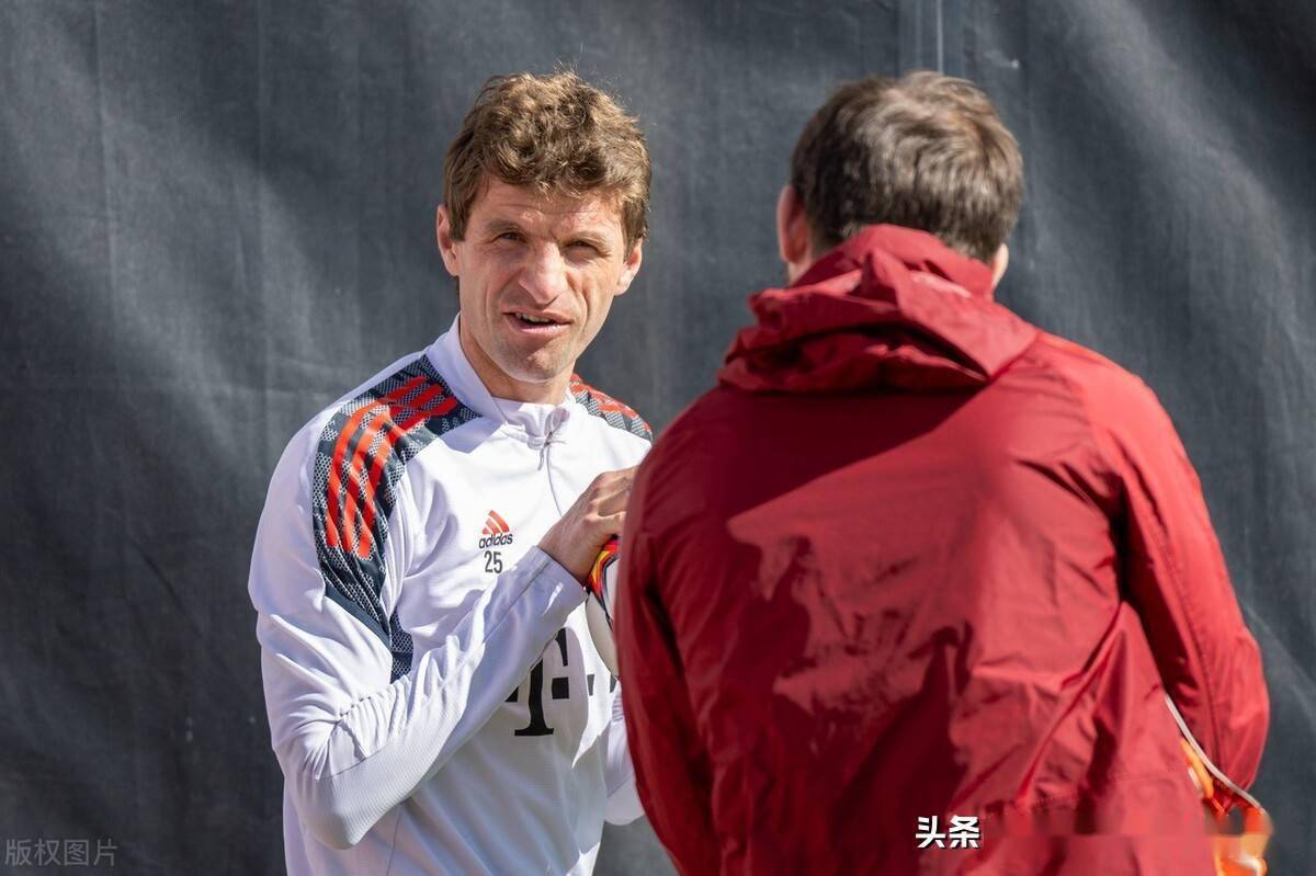 包含刚刚！武汉三镇迎来里程碑备战法甲比利亚雷亚尔赛前状态回暖，门兴格拉德巴赫临场应变备战欧冠的词条